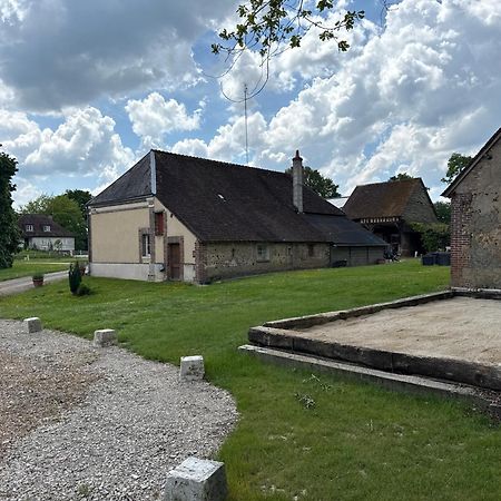 Gite A La Ferme De Sainte Radegonde Lanneray 外观 照片