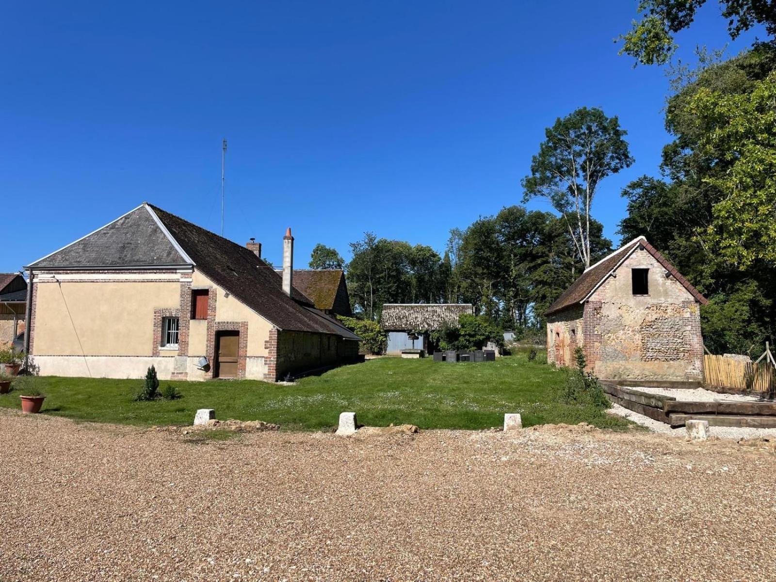 Gite A La Ferme De Sainte Radegonde Lanneray 外观 照片